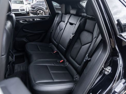 Certified 2023 Porsche Macan AWD/4WD image 35
