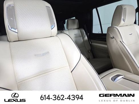 Used 2023 Cadillac Escalade Premium Luxury AWD/4WD image 18