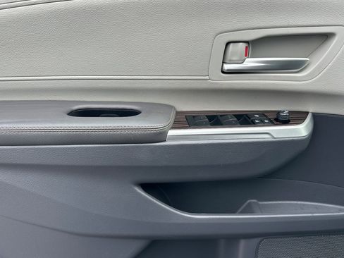 Used 2023 Toyota Sienna XLE image 11