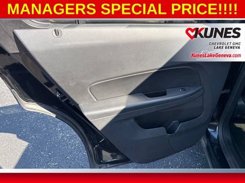 Used 2017 Chevrolet Equinox Premier w/ Enhanced Convenience Package AWD/4WD image 17