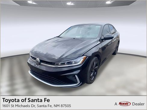 Used 2025 Volkswagen Jetta SE image 1
