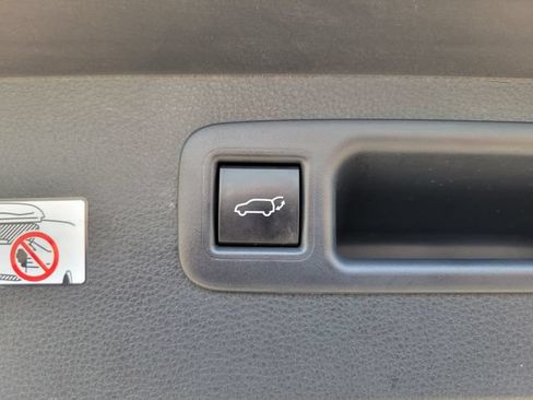 Used 2025 Toyota Highlander LE FWD image 23