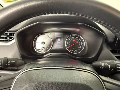 Used 2019 Toyota RAV4 XLE Premium image 19