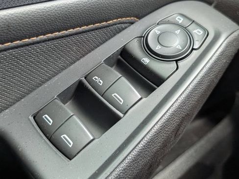 Used 2018 Chevrolet Traverse Premier w/ Driver Confidence II Package FWD image 24