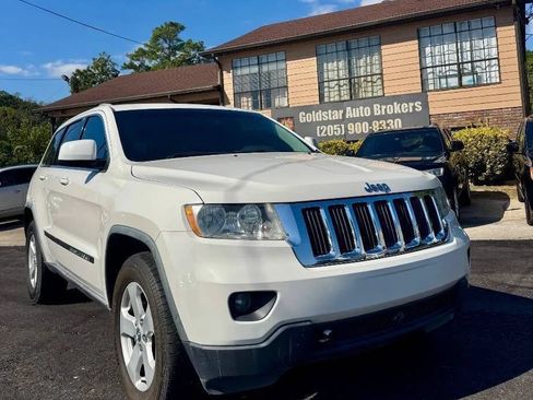 Used 2012 Jeep Grand Cherokee Laredo AWD/4WD image 2