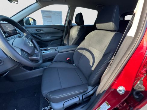 Used 2025 Nissan Rogue S image 16