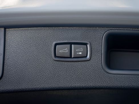 Certified 2025 Porsche Macan image 21