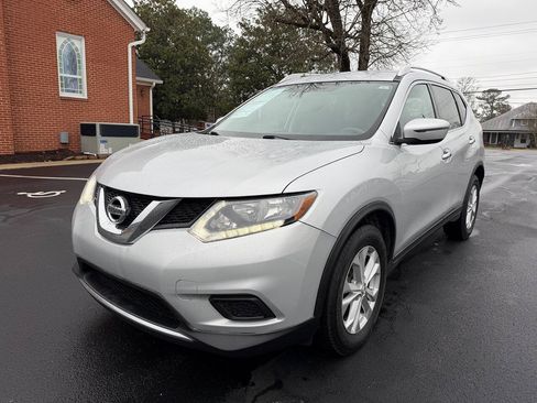 Used 2016 Nissan Rogue SV FWD image 2