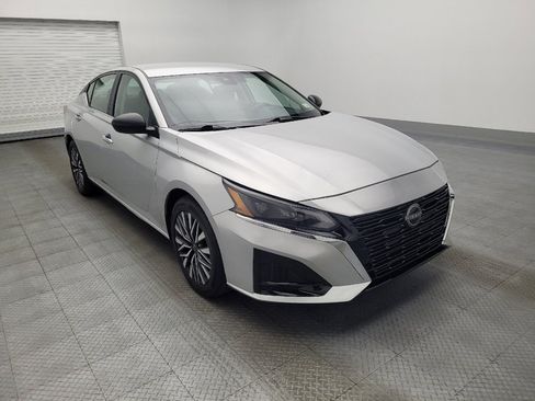 Used 2024 Nissan Altima 2.5 SV image 13