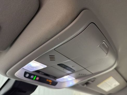 Used 2018 Chevrolet Equinox Premier image 33