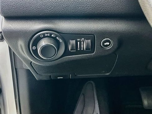 Used 2016 Chrysler 200 Limited FWD image 11