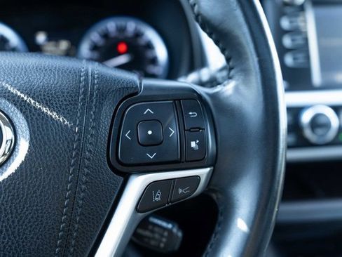 Used 2019 Toyota Highlander XLE image 20