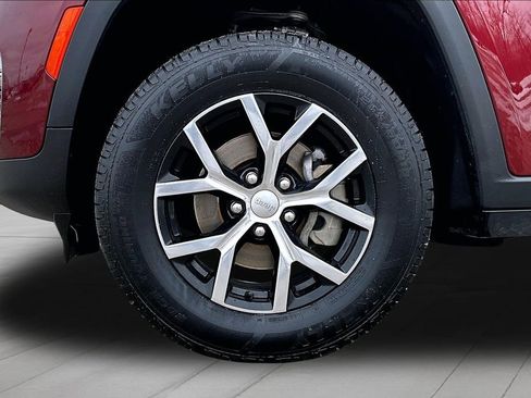Used 2024 Jeep Grand Cherokee Limited AWD/4WD image 9