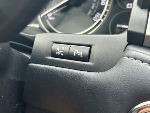 Used 2017 Lexus LX 570 4WD image 39