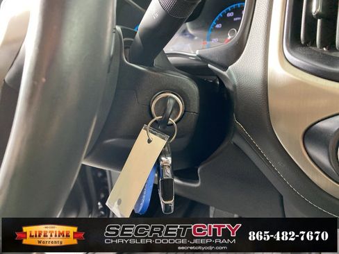 Used 2022 GMC Canyon Denali image 16