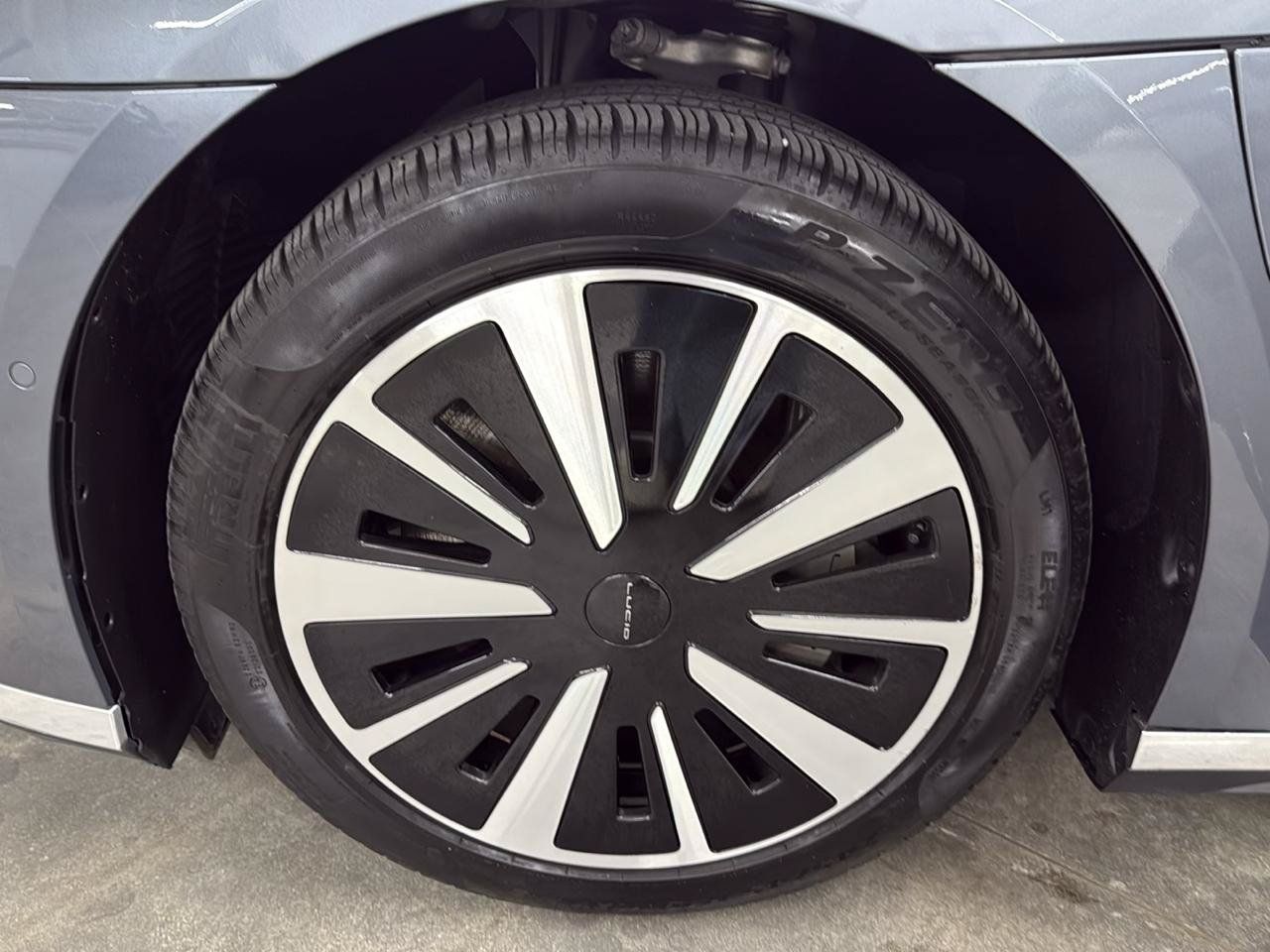Used 2025 Lucid Air Touring AWD/4WD image 27