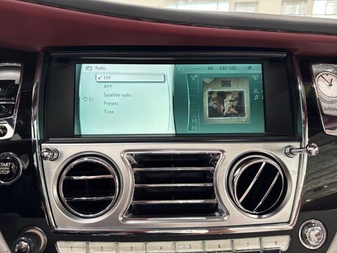 Used 2017 Rolls-Royce Dawn image 96