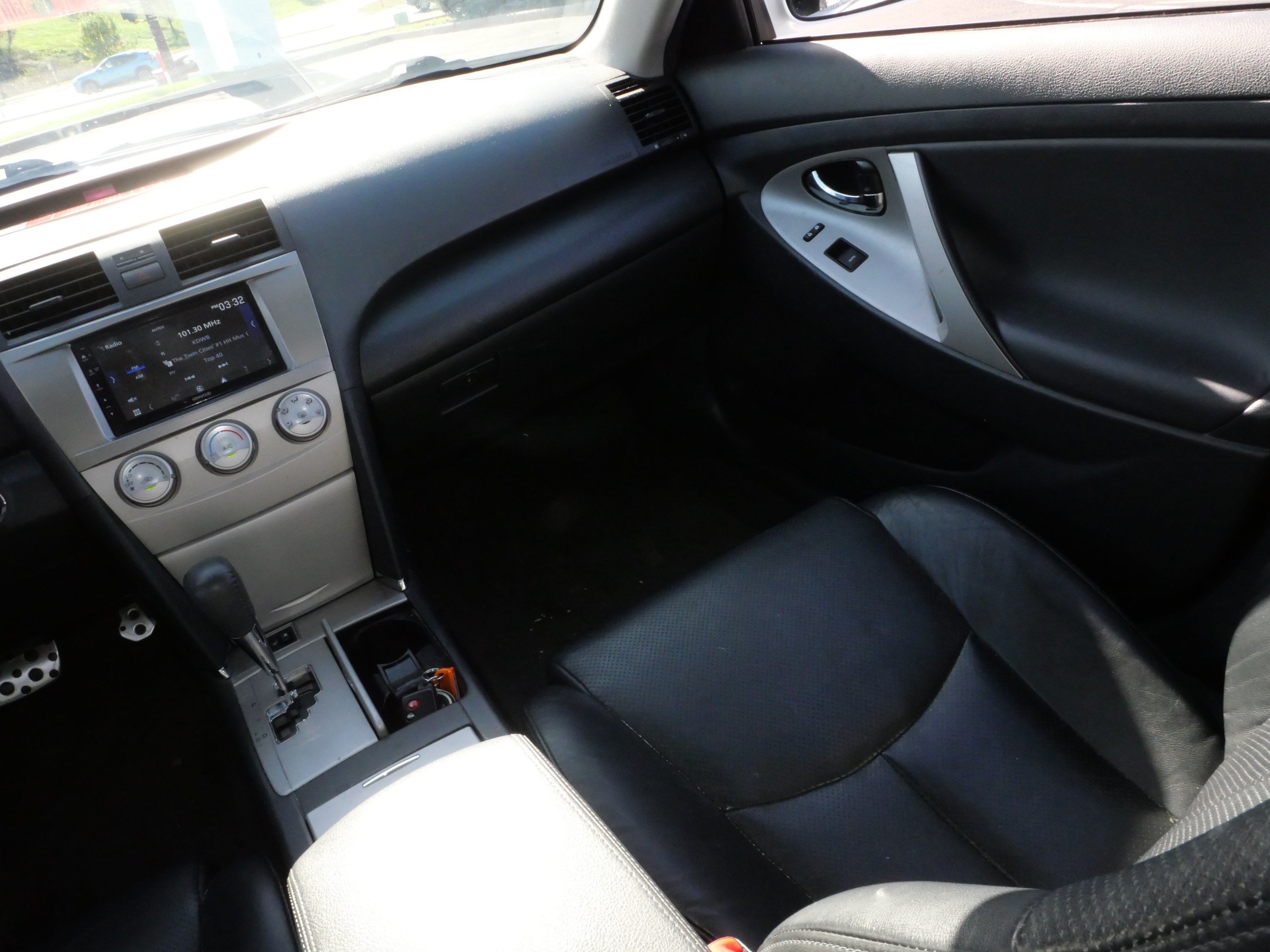 Used 2011 Toyota Camry SE w/ Sport Leather Pkg FWD image 11