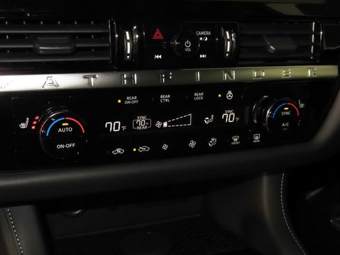 New 2026 Nissan Pathfinder SL AWD/4WD image 17