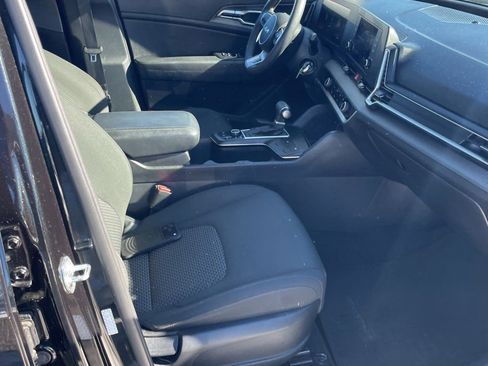 Used 2023 Kia Sportage LX image 12