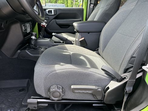 Used 2025 Jeep Wrangler Sport AWD/4WD image 11