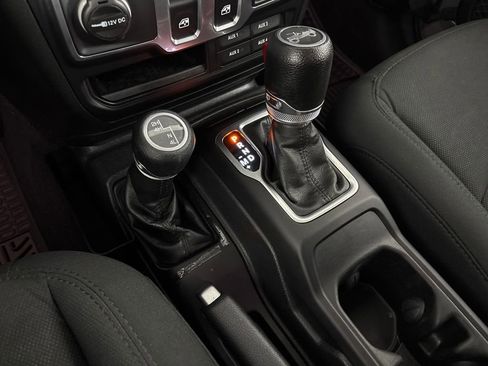 Used 2018 Jeep Wrangler Sport S image 27