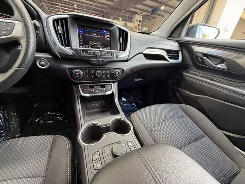 Used 2024 GMC Terrain SLE w/ Driver Convenience Package FWD image 15