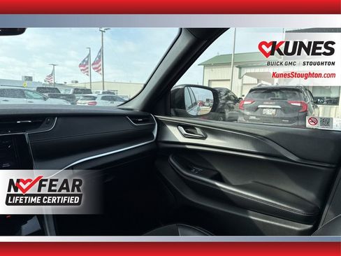 Used 2023 Jeep Grand Cherokee L Laredo image 40