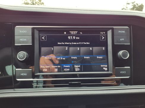 Used 2023 Volkswagen Jetta Sport image 6