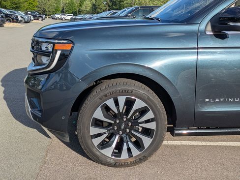 Certified 2025 Ford Expedition Max Platinum w/ Driver's Package AWD/4WD image 11