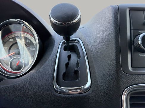 Used 2016 Dodge Grand Caravan SE FWD image 23