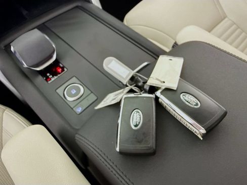 Used 2024 Land Rover Discovery S AWD/4WD image 17