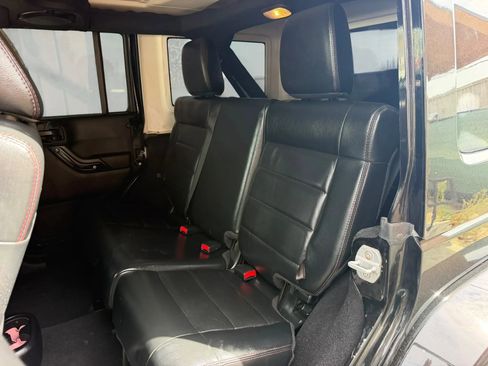 Used 2012 Jeep Wrangler Unlimited Sahara AWD/4WD image 17