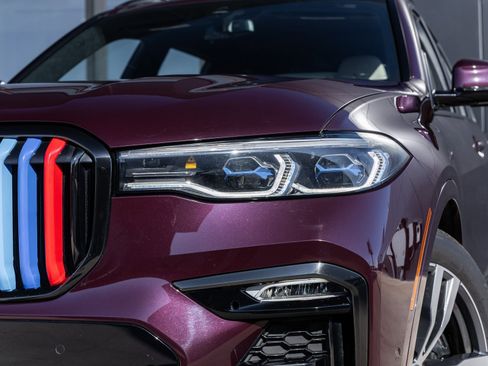Used 2021 BMW X7 M50i w/ Executive Package image 13