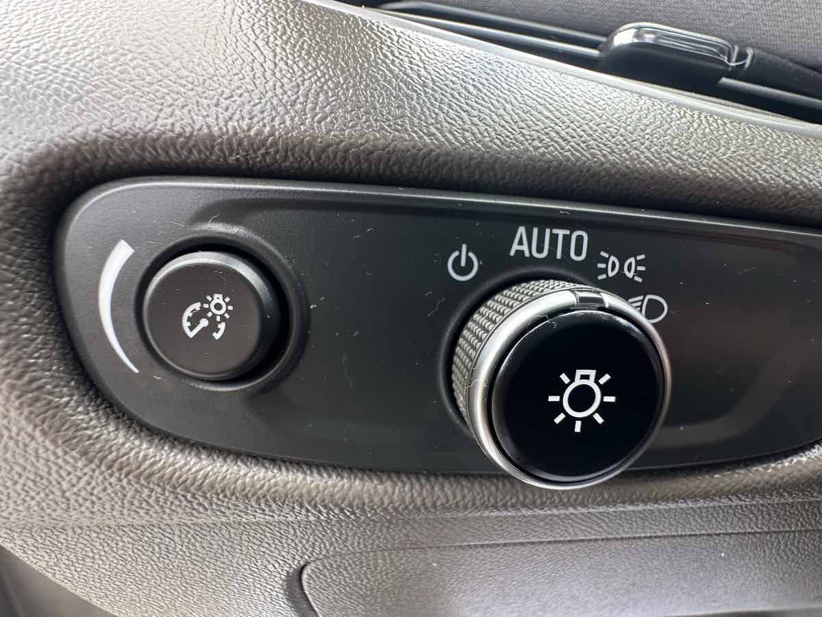 Used 2021 Chevrolet Malibu LS FWD image 12