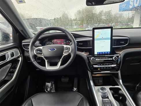 Used 2023 Ford Explorer Limited w/ Limited Technology Package image 11