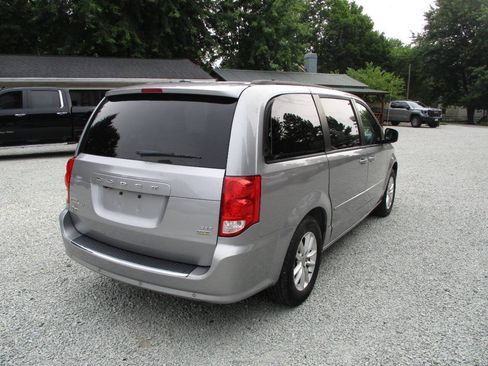 Used 2016 Dodge Grand Caravan SXT w/ Rear Park Assist Package FWD image 5