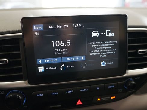 Used 2020 Hyundai Venue SEL image 30