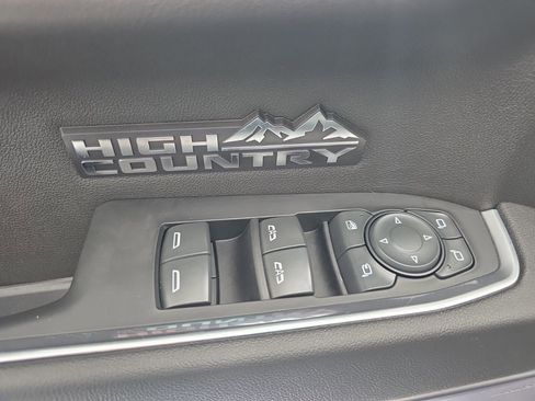 Used 2022 Chevrolet Silverado 1500 High Country w/ Technology Package image 33