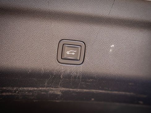 Used 2021 GMC Yukon XL Denali image 36