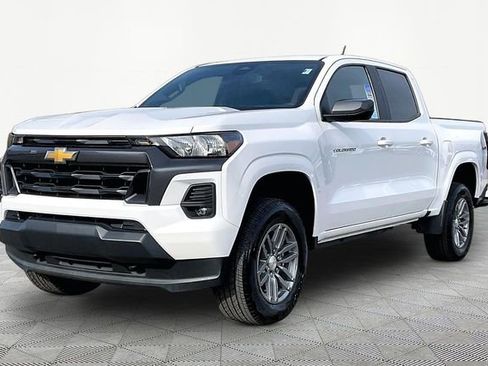 Used 2024 Chevrolet Colorado LT w/ LT Convenience Package image 3