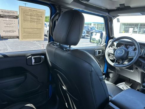 Used 2025 Jeep Wrangler Unlimited Sport AWD/4WD image 11