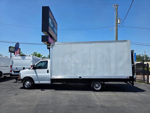 Used 2020 Chevrolet Express 3500 Extended w/ Power Convenience Package RWD image 5