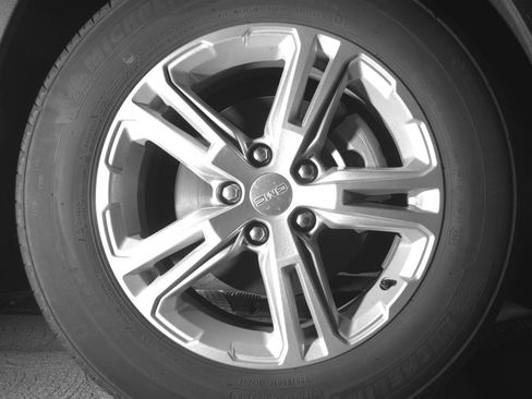 Used 2024 GMC Terrain SLE image 13