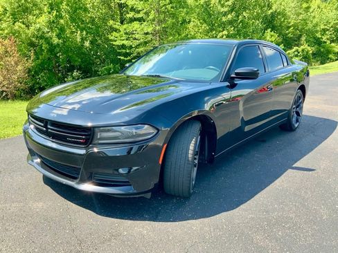 Used 2020 Dodge Charger SXT w/ Blacktop Package RWD image 4