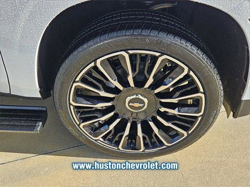 Used 2026 Chevrolet Tahoe High Country AWD/4WD image 18