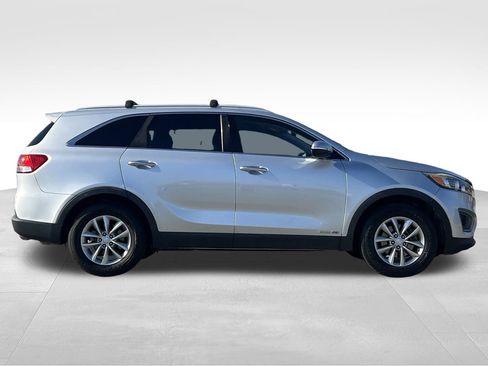 Used 2016 Kia Sorento LX w/ LX Convenience Package image 28