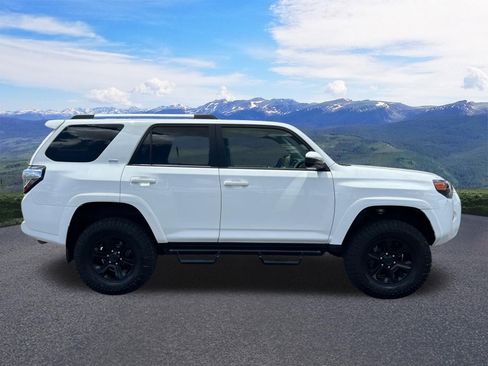 Used 2023 Toyota 4Runner SR5 AWD/4WD image 7