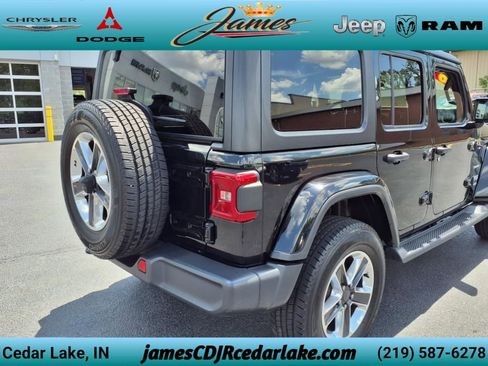Used 2018 Jeep Wrangler Unlimited Sahara AWD/4WD image 5