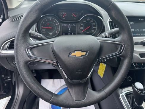 Used 2018 Chevrolet Cruze LS image 10